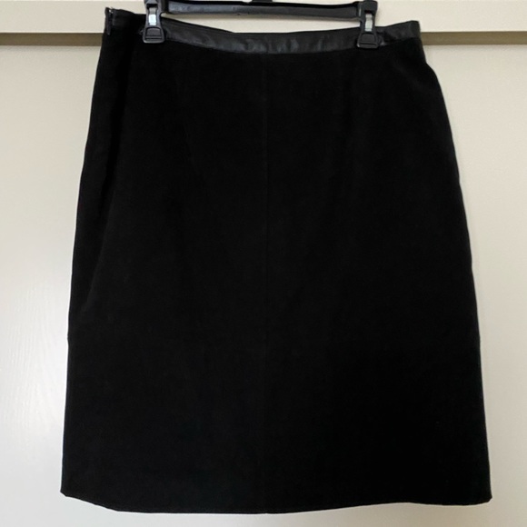 Vintage Black Faux Suede With Leather Trim Skirt by Casual Corner Annex. SZ 12 - Picture 2 of 8